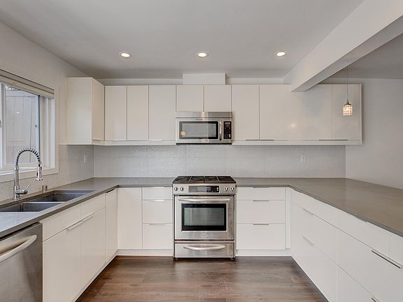 3rd image of 626 Wilcox Ave #626