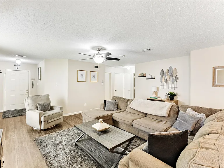 2120 Shawnee Trl — Photo 3