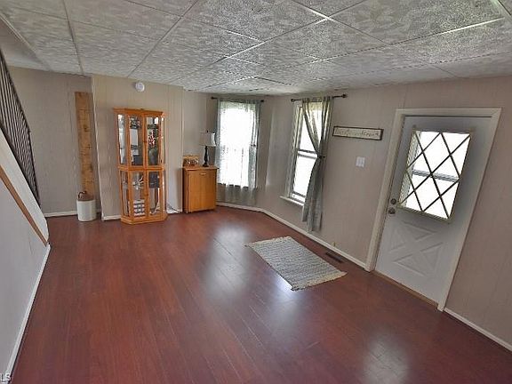 4th image of 207 N Walnut St
