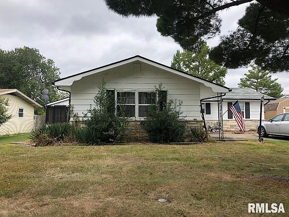 5th image of 904 S Cedar Ln