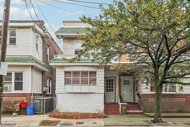 1st image of 107 Saint Davids Pl