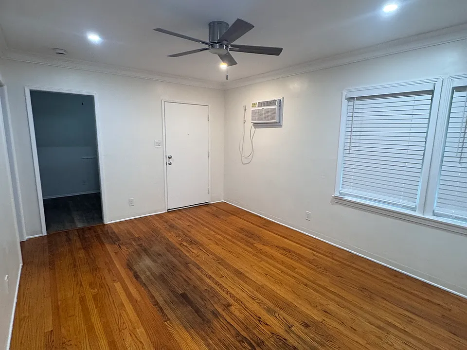 5601 Via Corona St #422