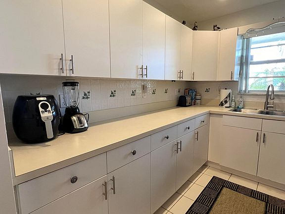 3rd image of 220 Bayview Avenue #A