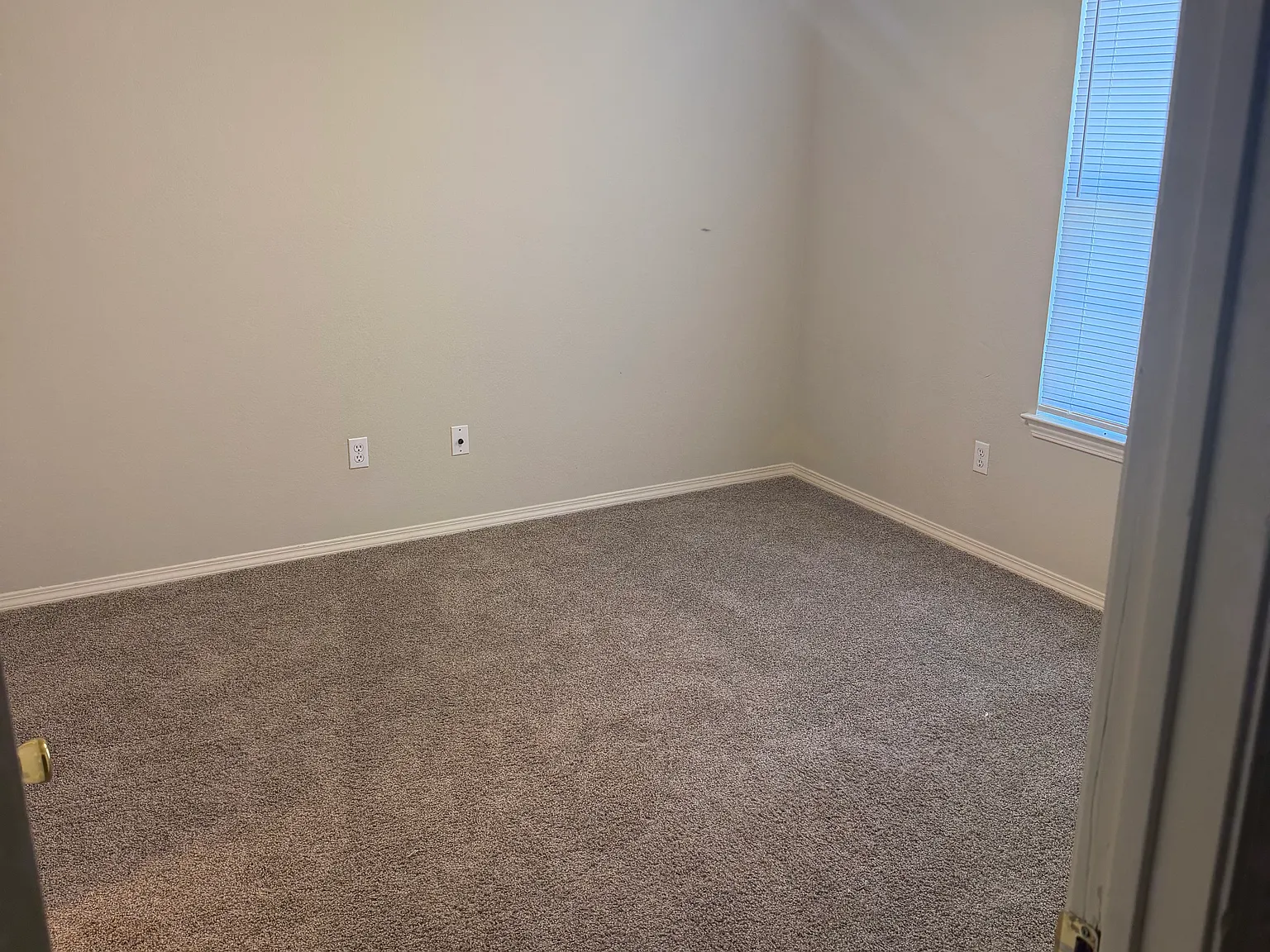 3 bed, 1058 sqft, $1,300 — Photo 4