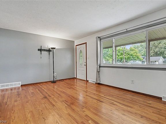 5th image of 839 Sheffield Rd