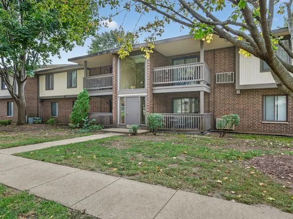 584 Somerset Ln APT 5, Crystal Lake, IL 60014