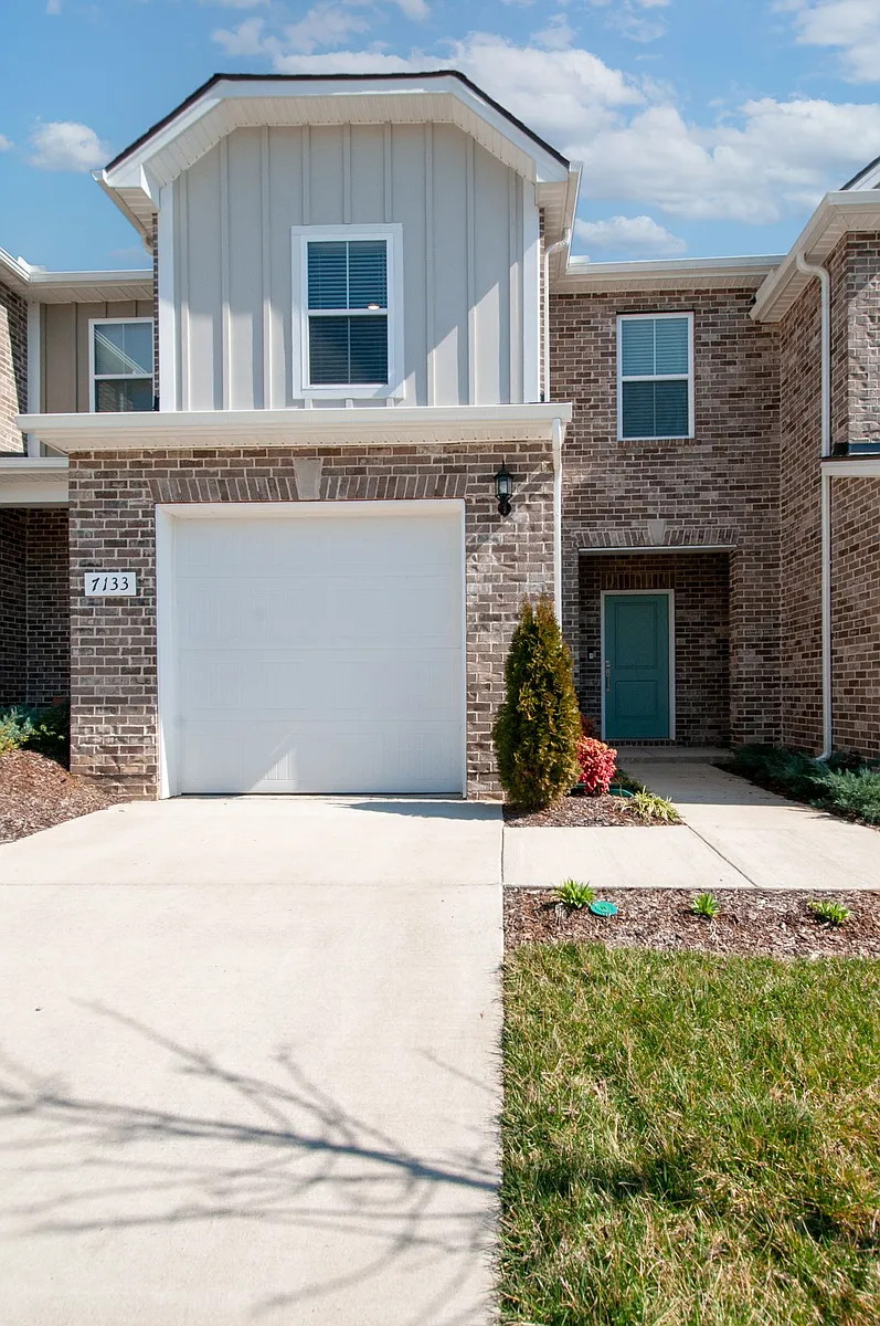 Building Photo - 7133 Mapleside Ln