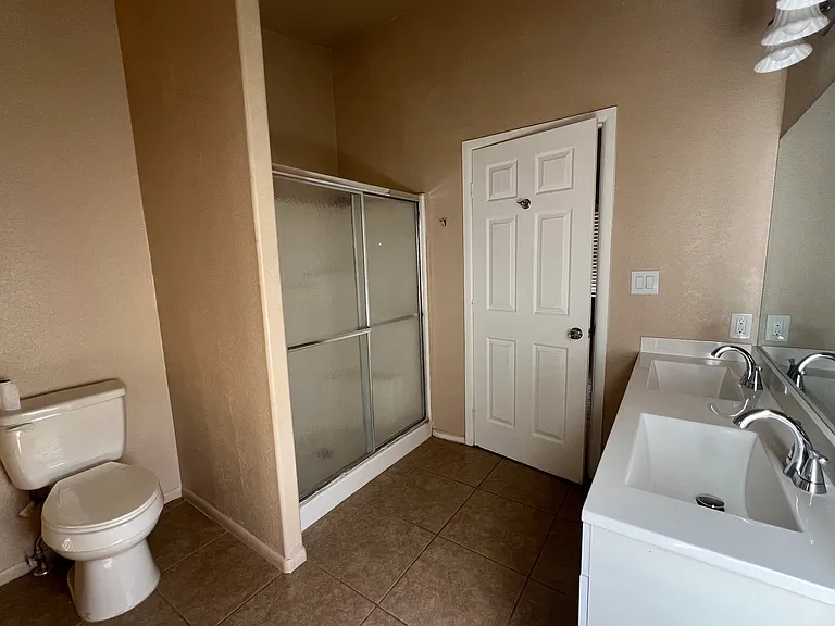 7868 N Reed Rd — Photo 24