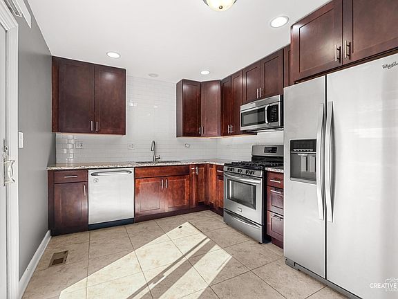 5th image of 107 W Streamwood Blvd
