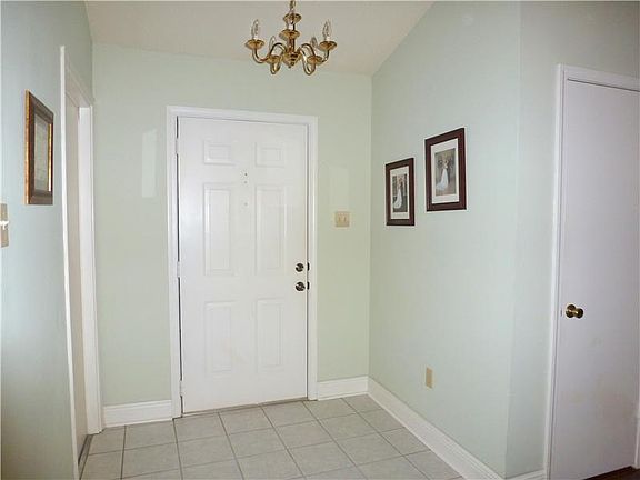 2nd image of 1709 Carriage Ln