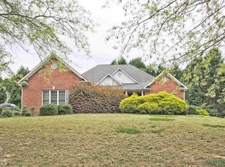 921 Cruce Lake Dr, Hoschton, GA 30548