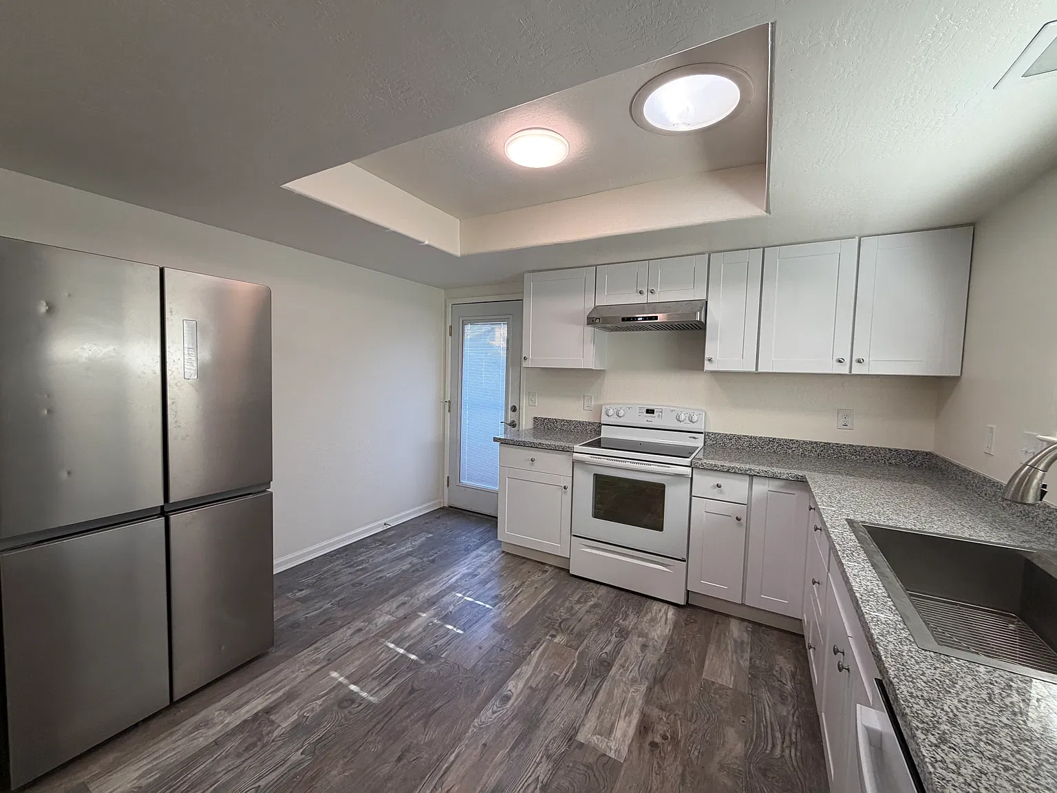 2 bed, 945 sqft, $2,495 — Photo 2