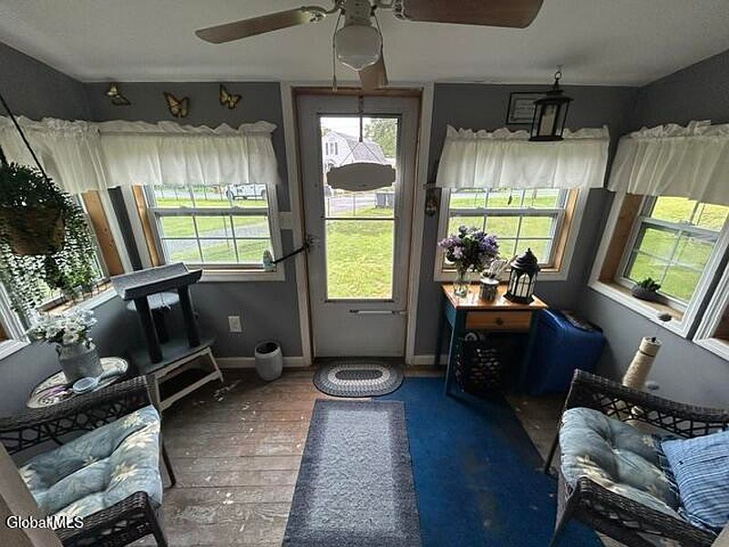 5th image of 318 Richfield Street