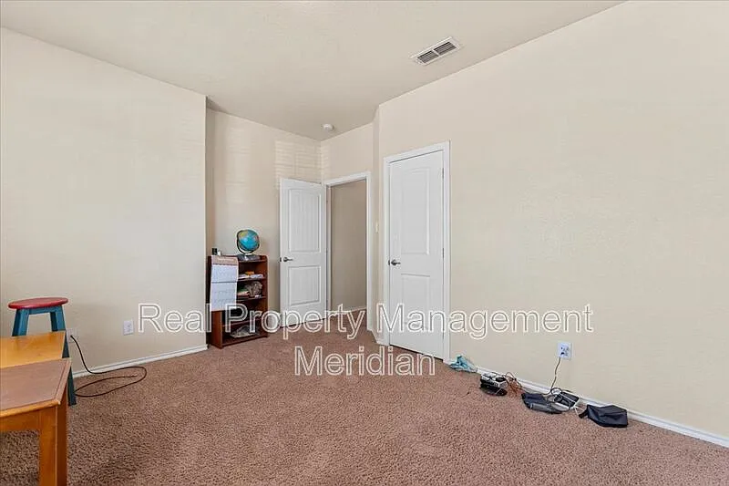 4 bed, 2.0 bath, 2193 sqft, $2,375 — Photo 3
