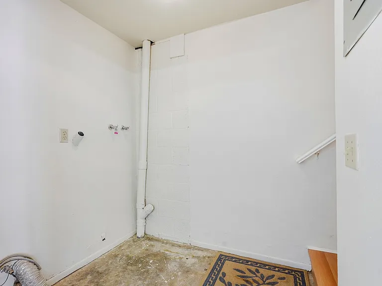 13901 Olive View Ln — Photo 11