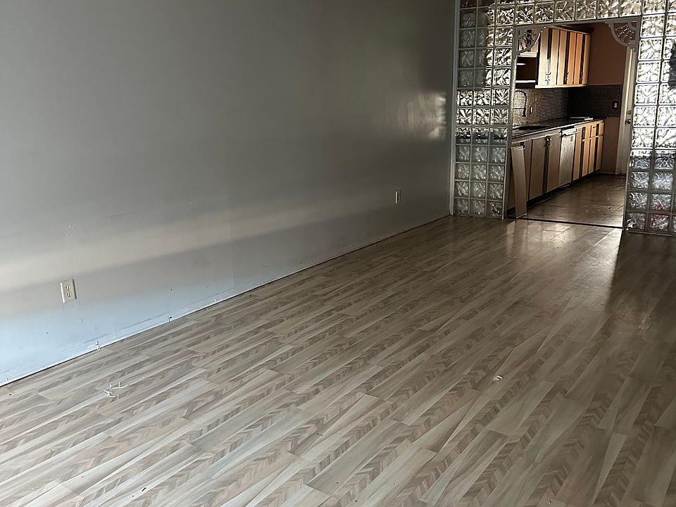 1st image of 454 E Rosewood Ln #454