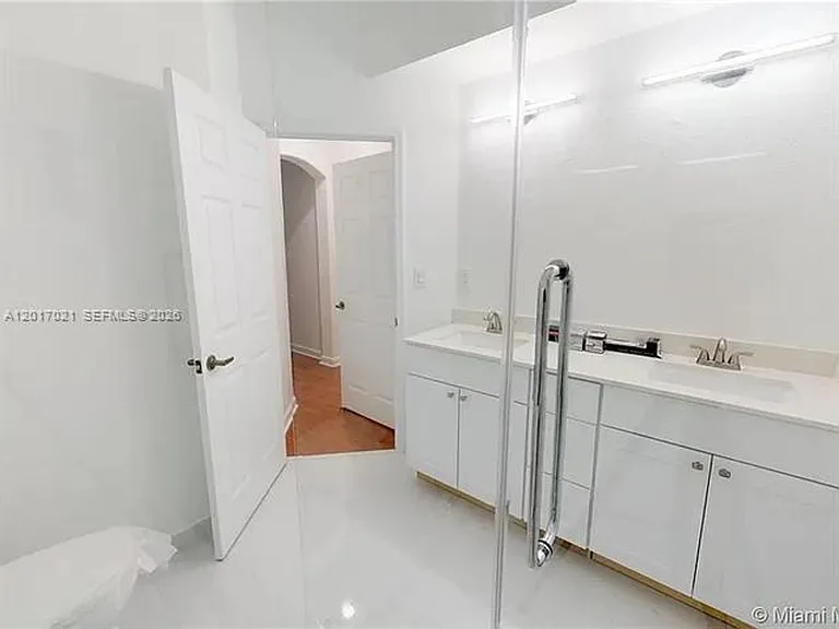 7772 NW 114th Pl — Photo 38