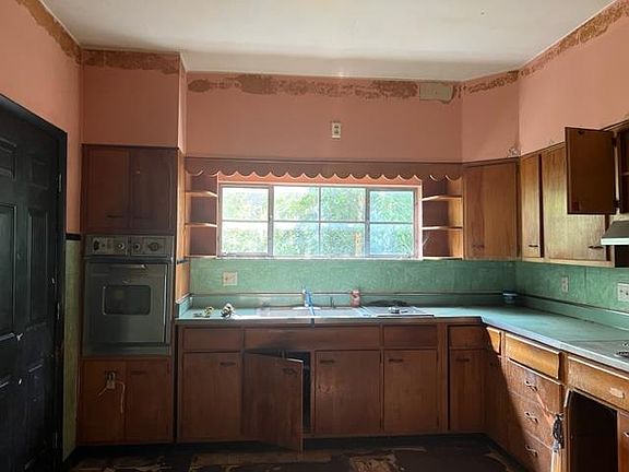 2nd image of 1305 McConnell Ave