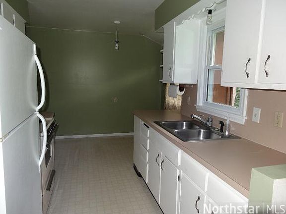 3rd image of 10637 Madison St NE