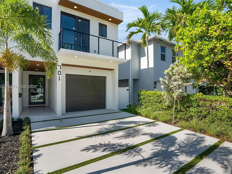 701 SW 17th St — Photo 3