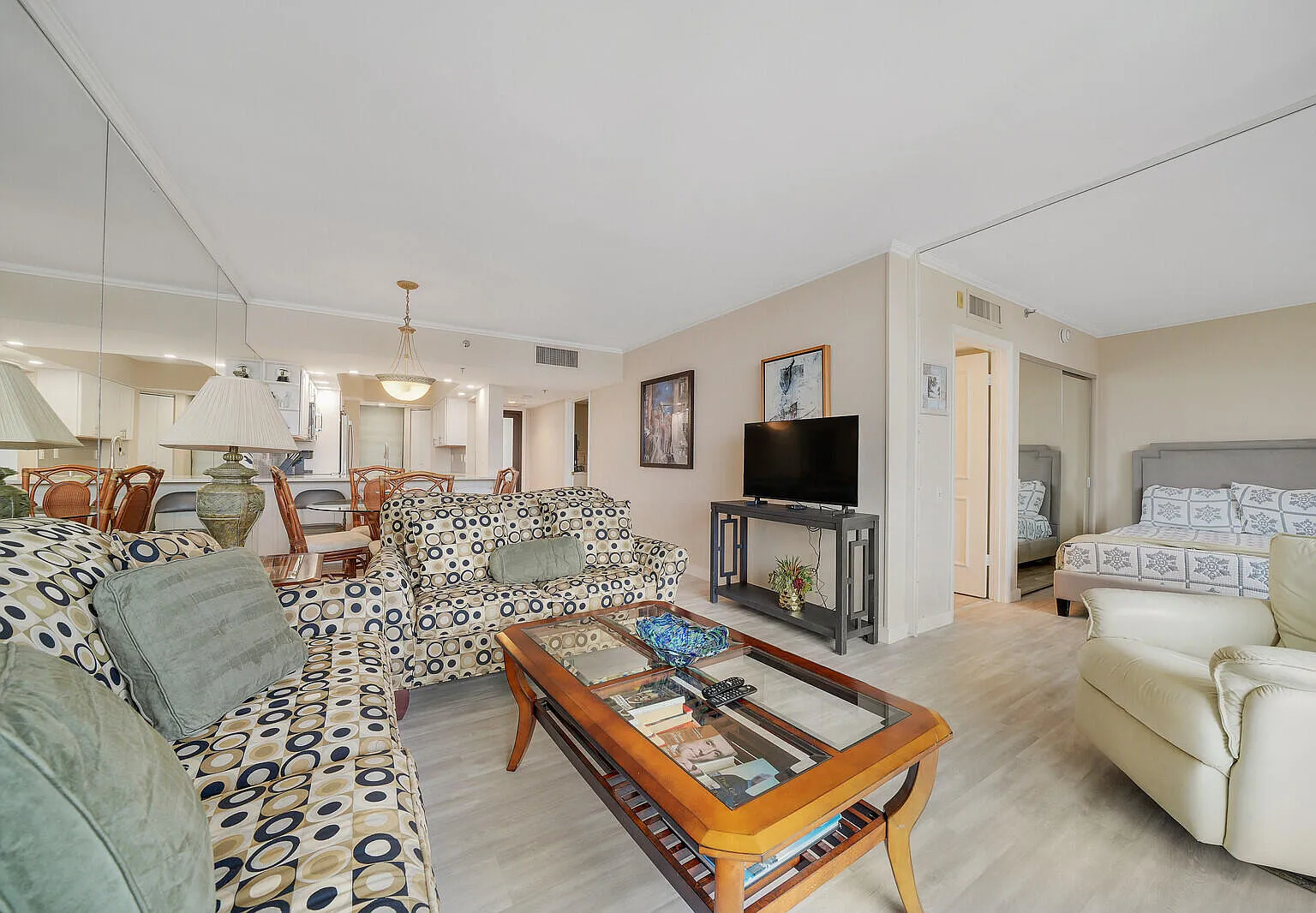 2 bed, 2.0 bath, 1020 sqft, $7,000 — Photo 4