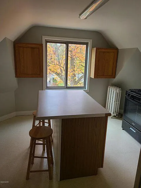 Studio, 900 sqft, $1,050 — Photo 3