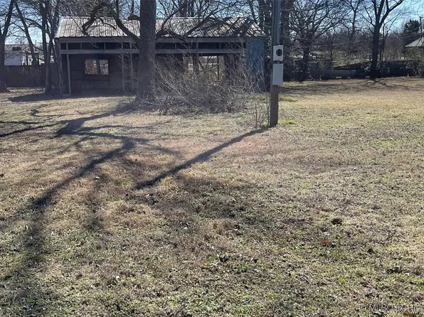 904 NE 8th St, Wagoner, OK 74467