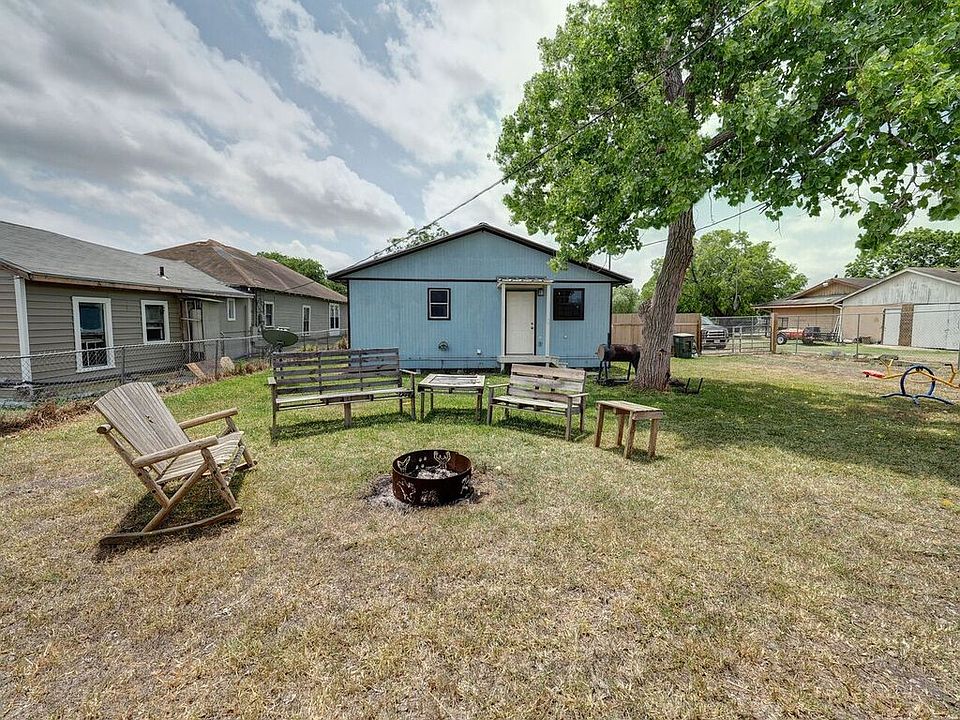 827 Benavides St, Robstown, TX 78380 Zillow
