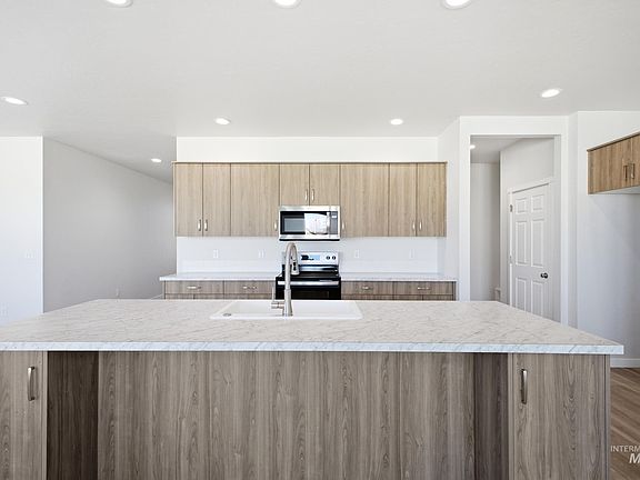 4th image of 13633 Redway Ct