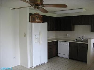 4th image of 1688 Parkinson Dr