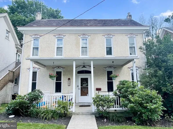 204 3rd St, East Greenville, PA 18041