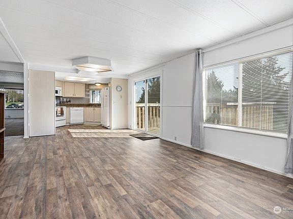 3rd image of 14607 215th Avenue E