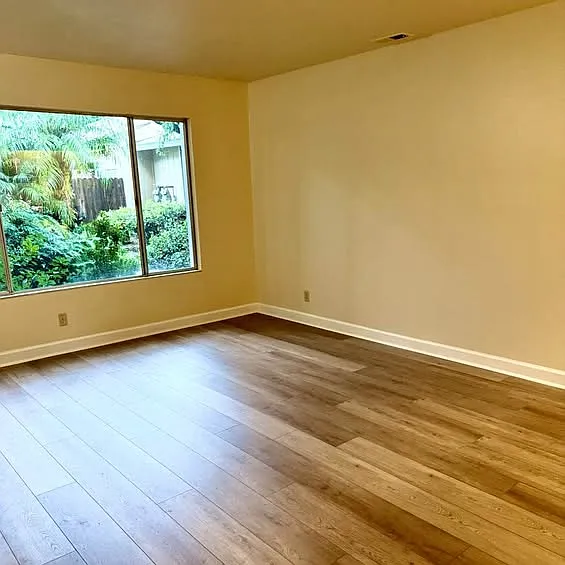 Montecito Apartments — Photo 13