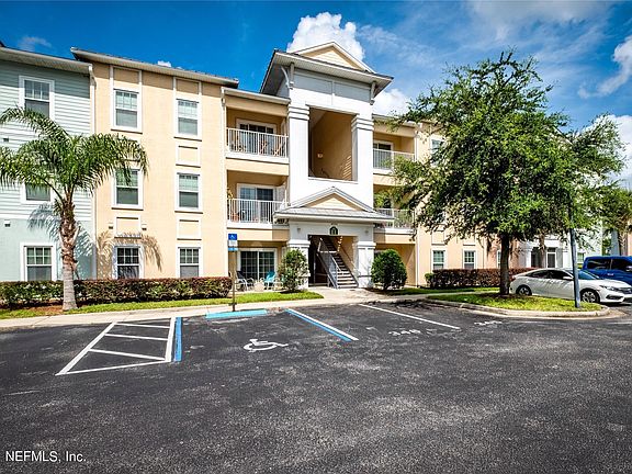 3rd image of 4920 Key Lime Dr Unit 207