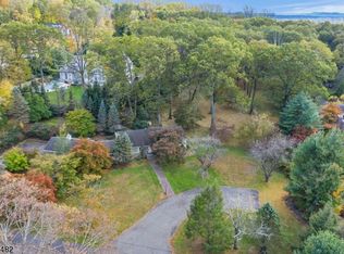 22 W Church Rd, Saddle River, NJ 07458