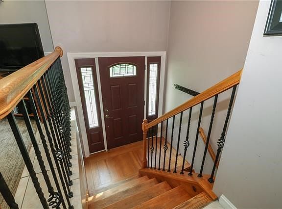 4th image of 5 Lauretta Dr