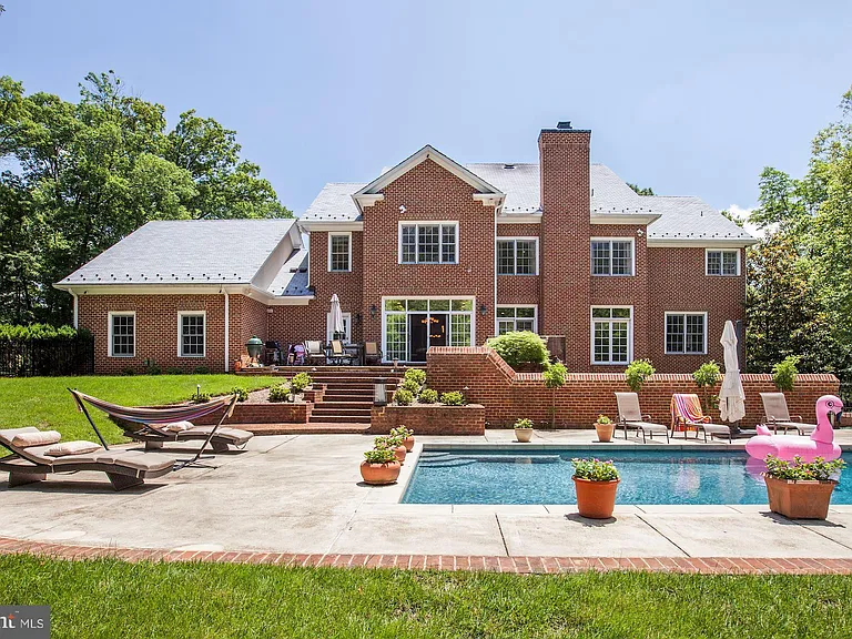 9909 Avenel Farm Dr — Photo 3