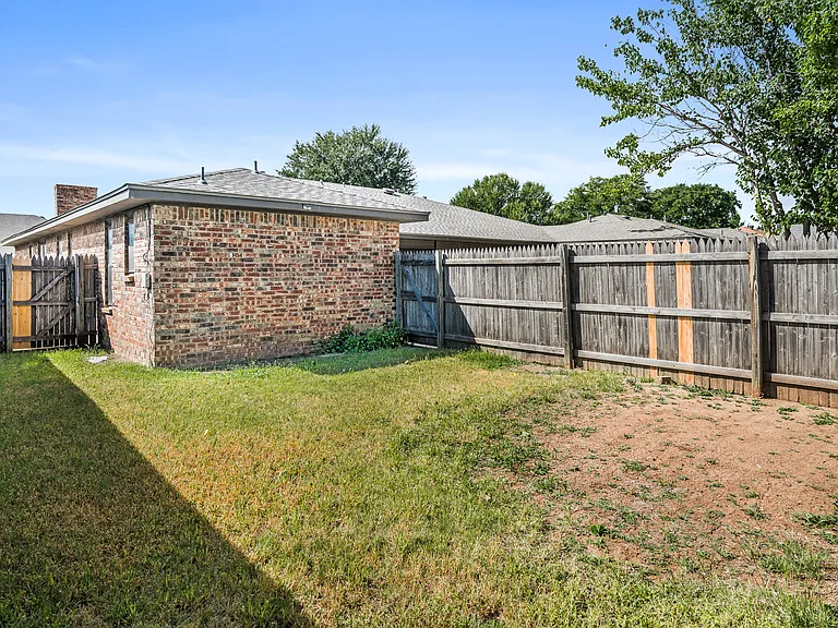 6004 Estacado Ln — Photo 17