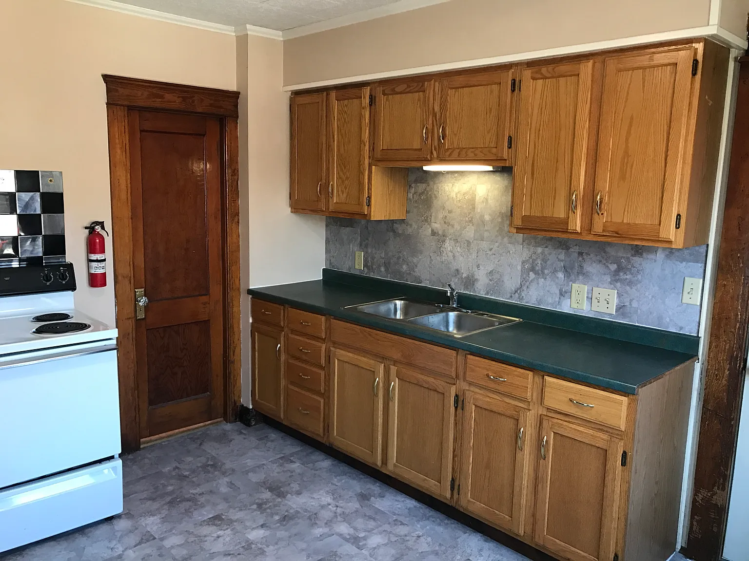 2 bed, 700 sqft, $1,796 — Photo 1