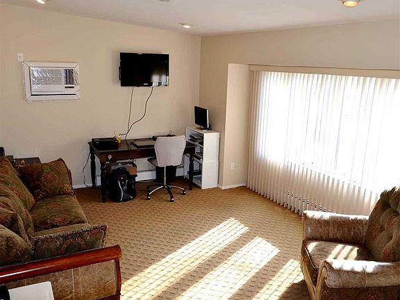 3rd image of 107 Clinton Ave