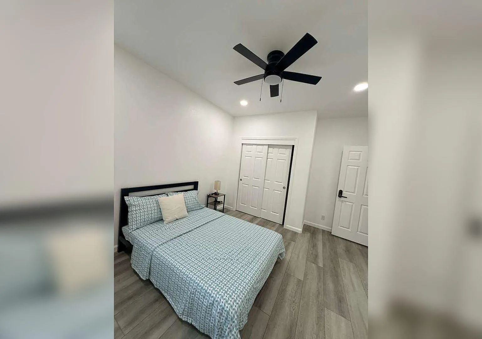 2 bed, 1.0 bath, 3550 sqft, $1,434 — Photo 2