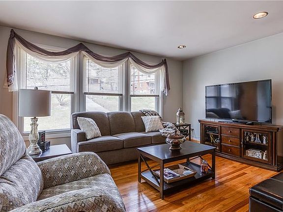 3rd image of 350 Homer Dr