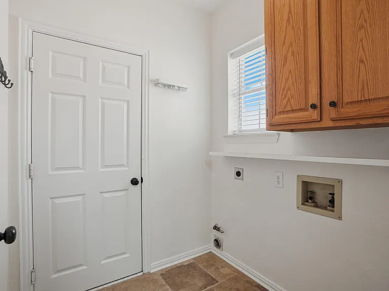 6613 Barclay Ln — Photo 8