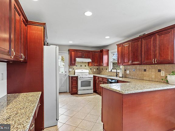 4th image of 23 Galston Dr