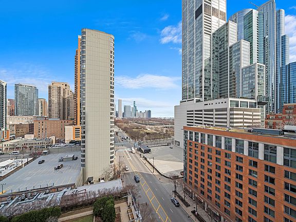 5th image of 1250 S Michigan Ave APT 1301
