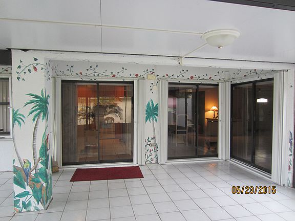 Patio w/3 entrances