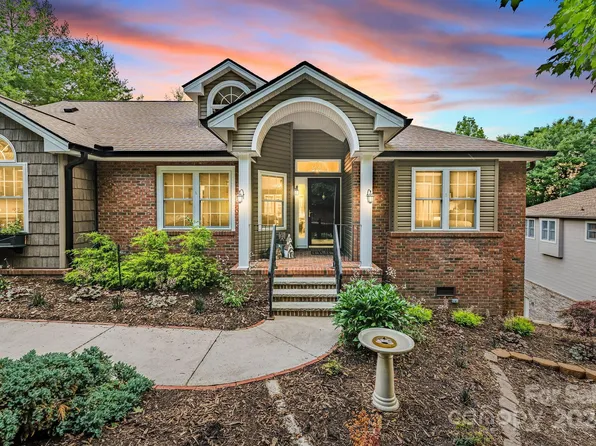 124 Jenny Lind Dr, Hendersonville, NC 28791