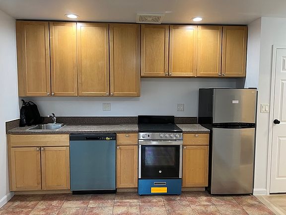 5th image of 27-10 Astoria Blvd #4B