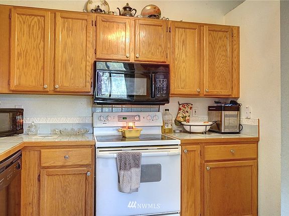 All appliances included in the sale of home. 