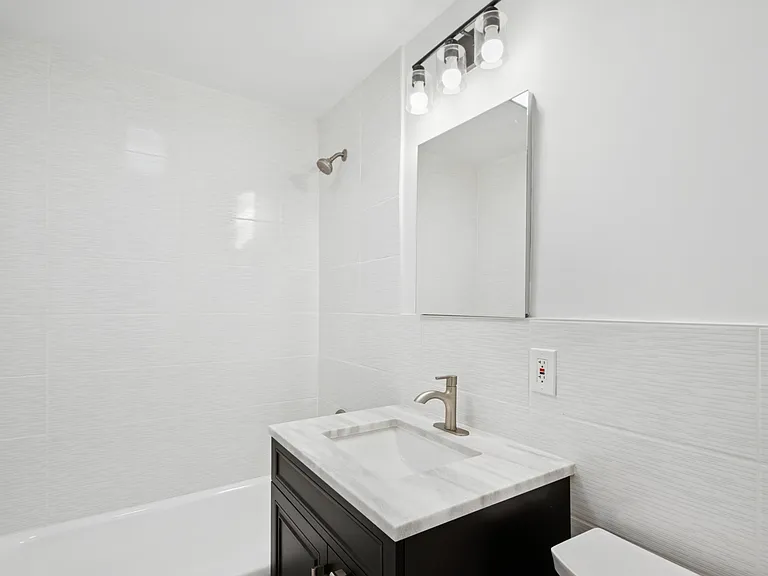4201 N Paulina St #1C — Photo 6